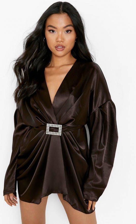 boohoo Petite Gedrappeerde Satijnen Jurk Met Steentjes En Gesp, Chocolate